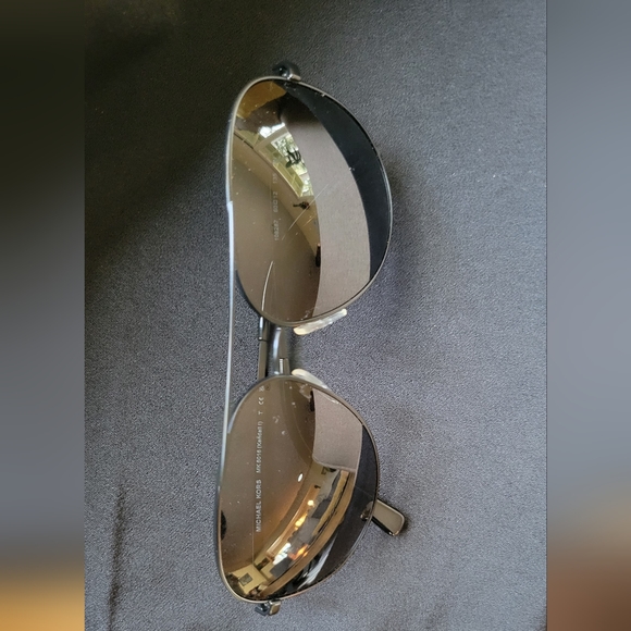 Michael Kors MK5016 Pilot Sunglasses for Men for Women, black color. - Picture 3 of 10